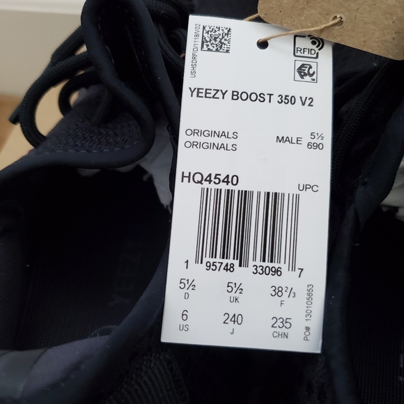 Yeezy 350 v2 Onyx - Picture 7 of 8